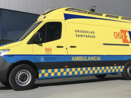 西班牙卢戈凌晨严重车祸：轿车撞树致1死3伤