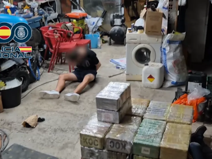 西班牙警方查获1.4吨可卡因 老牌贩毒团伙头目再落网