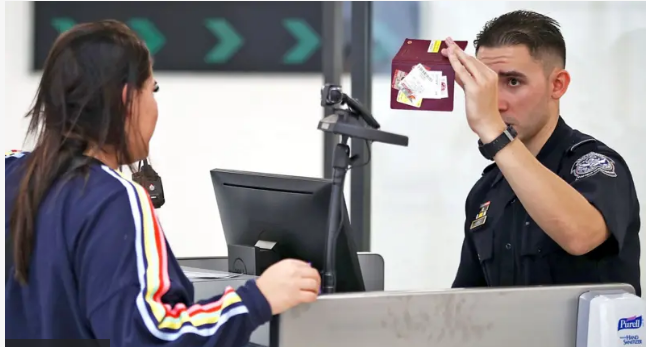 美国或要求外国游客入境前提供五年社交媒体纪录