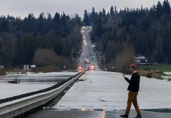 华盛顿州遭遇严重洪灾 特朗普宣布联邦紧急状态